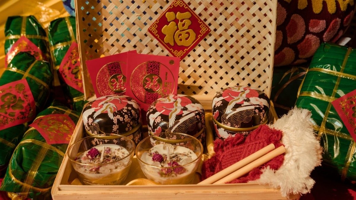 Quà biếu người thân, gia đình được chú trọng khi sắm Tết