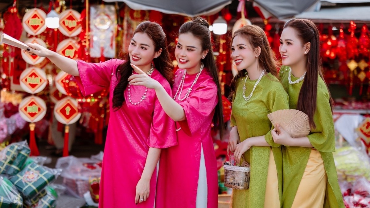 Quần áo mới là một trong những xu hướng sắm Tết phổ biến