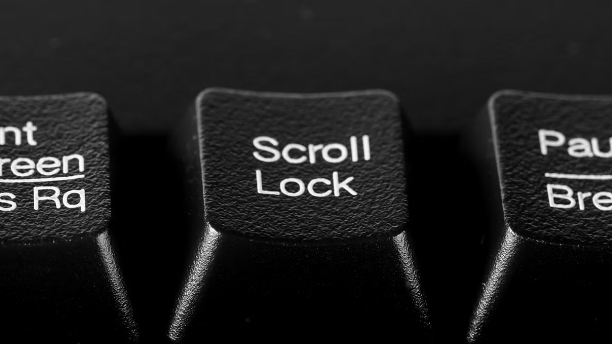 Với bàn phím vật lý chỉ cần bấm vào phím Scroll Lock và quan sát đèn báo hiệu có đang hoạt động không