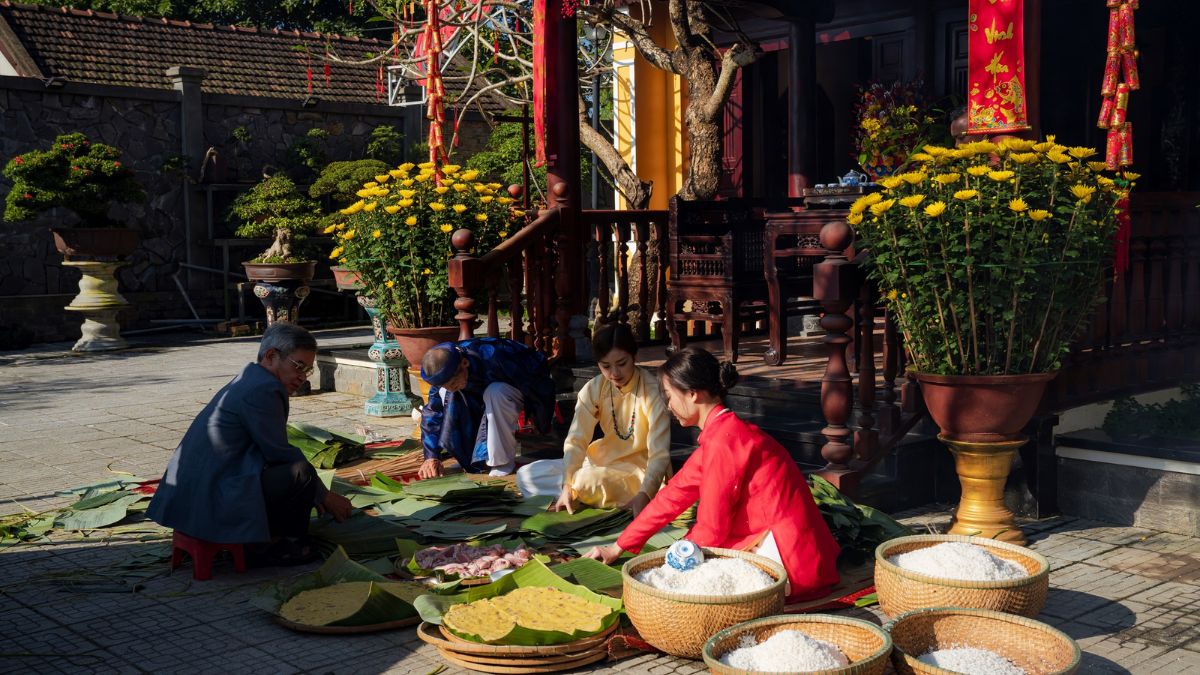 Để chi tiêu Tết tiết kiệm thì nên ưu tiên tự nấu ăn ngày Tết