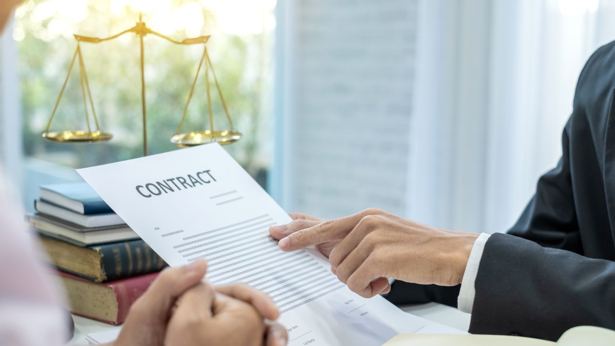 Cơ hội việc làm bền vững của sinh viên Đại học Luật Hà Nội sau khi ra trường