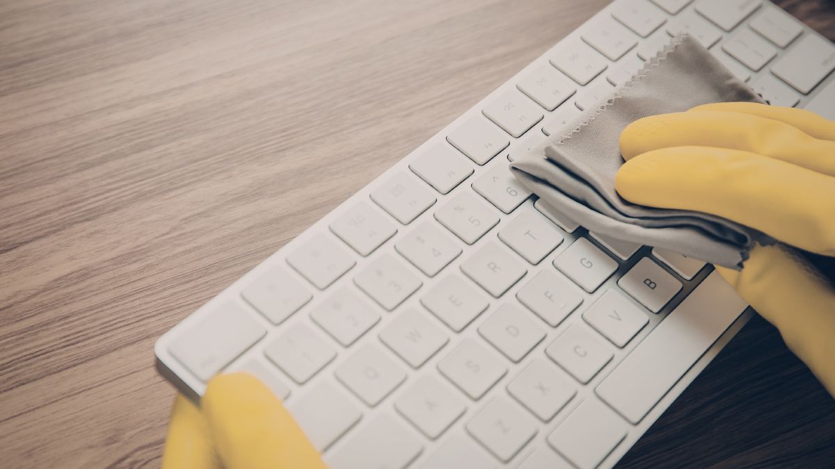 Vệ sinh bàn phím máy tính đúng cách