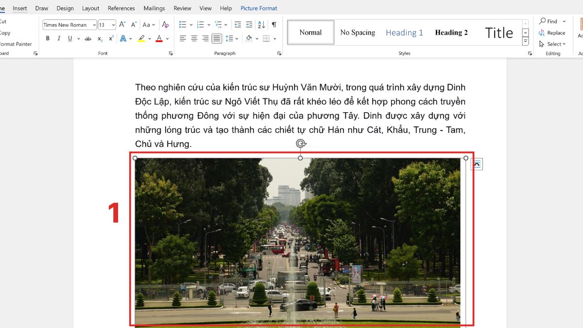 Xoay ảnh trực tiếp trong Word bằng chuột bước 1