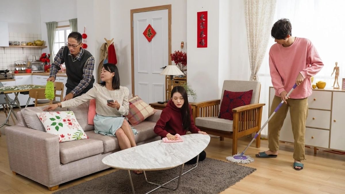 Việc dọn nhà ngày Tết còn tạo điều kiện gắn kết tình cảm gia đình