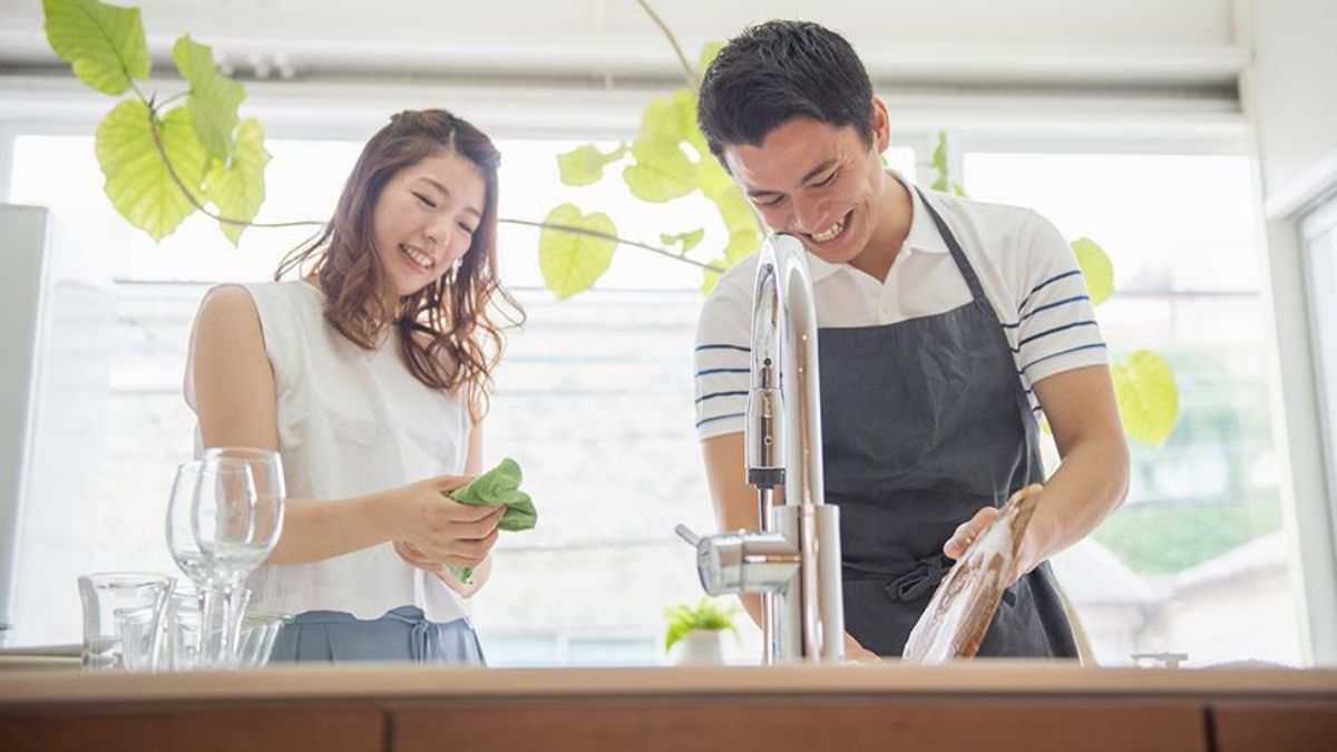 Việc dọn dẹp nhà ngày Tết còn như một món quà tinh thần tri ân, san sẻ với người phụ nữ