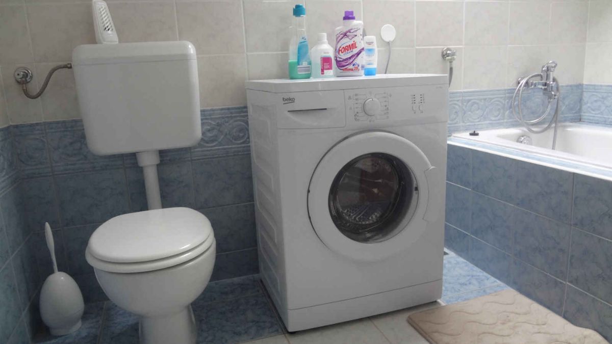 Để máy giặt trong nhà tắm có ảnh hưởng phong thủy không?