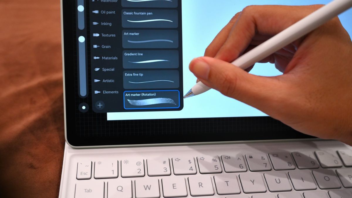 Hỗ trợ bút M-Pencil và bàn phím rời