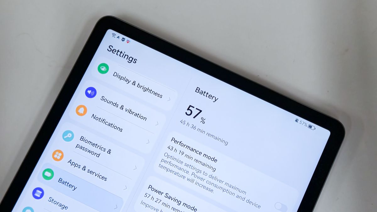 Huawei sở hữu dung lượng pin lớn, sạc nhanh
