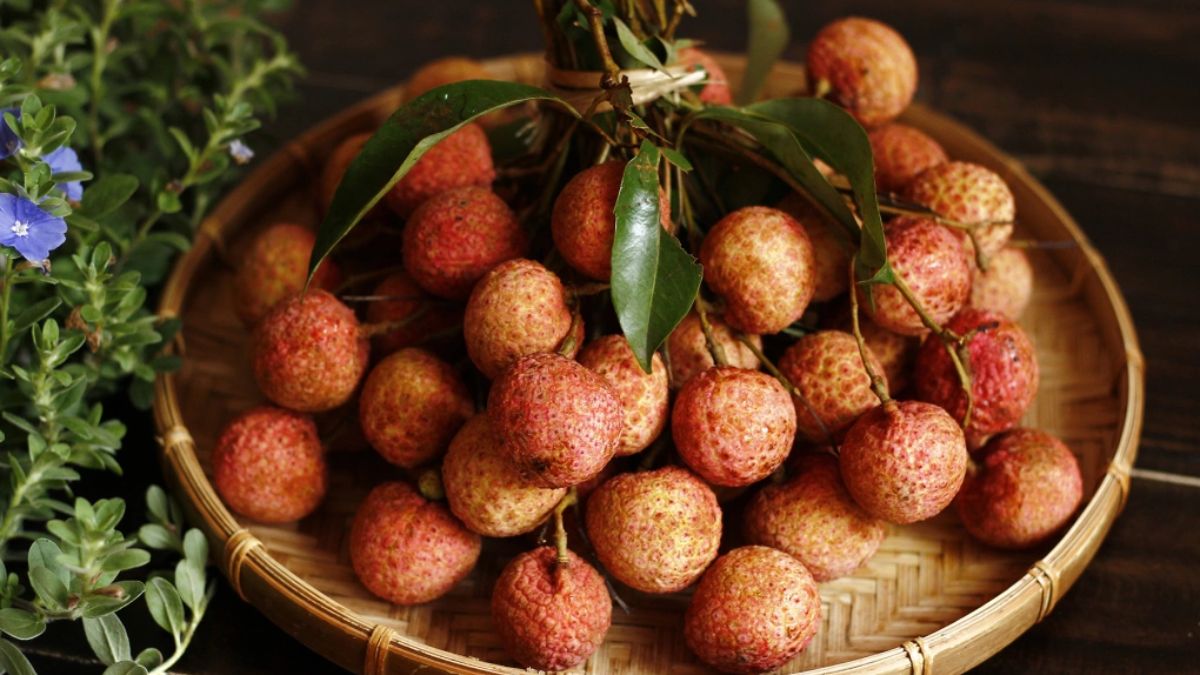 Chọn quả vải tươi, cuống còn xanh