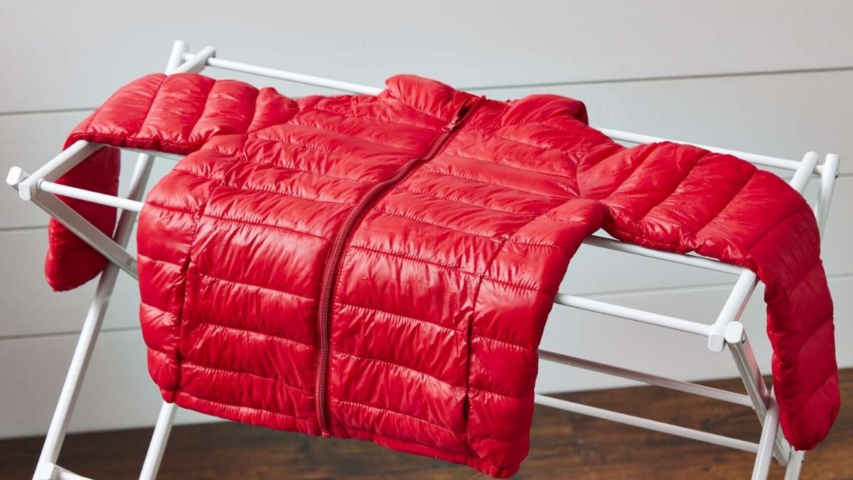 Cách bảo quản áo phao bền đẹp lâu dài