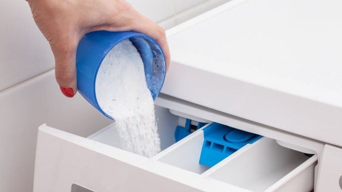 Dùng sai loại hoặc sai lượng bột giặt, nước xả