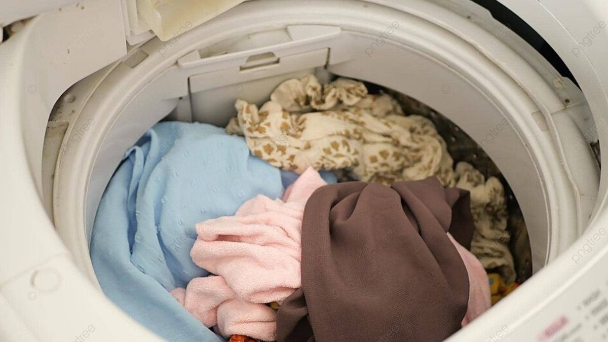 Để quần áo trong máy quá lâu sau khi giặt xong