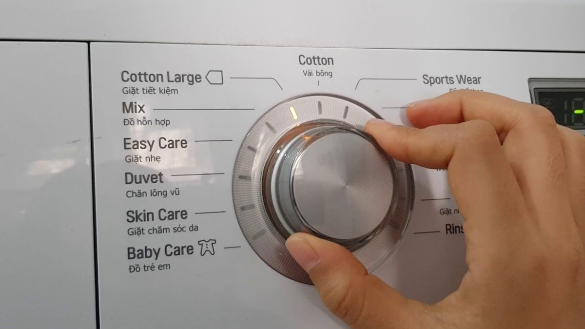 Cách giặt quần áo thơm lâu bằng máy giặt