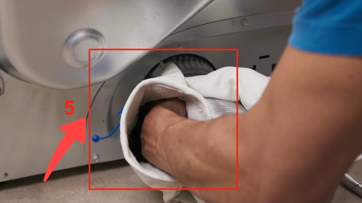 Nối ống thoát khí vào máy sấy và kiểm tra lại ống