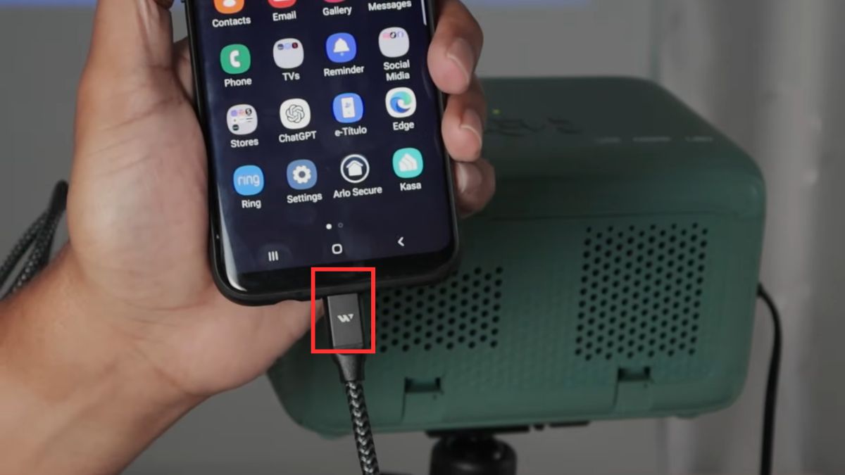 Cách kết nối máy chiếu mini với điện thoại và các thiết bị
