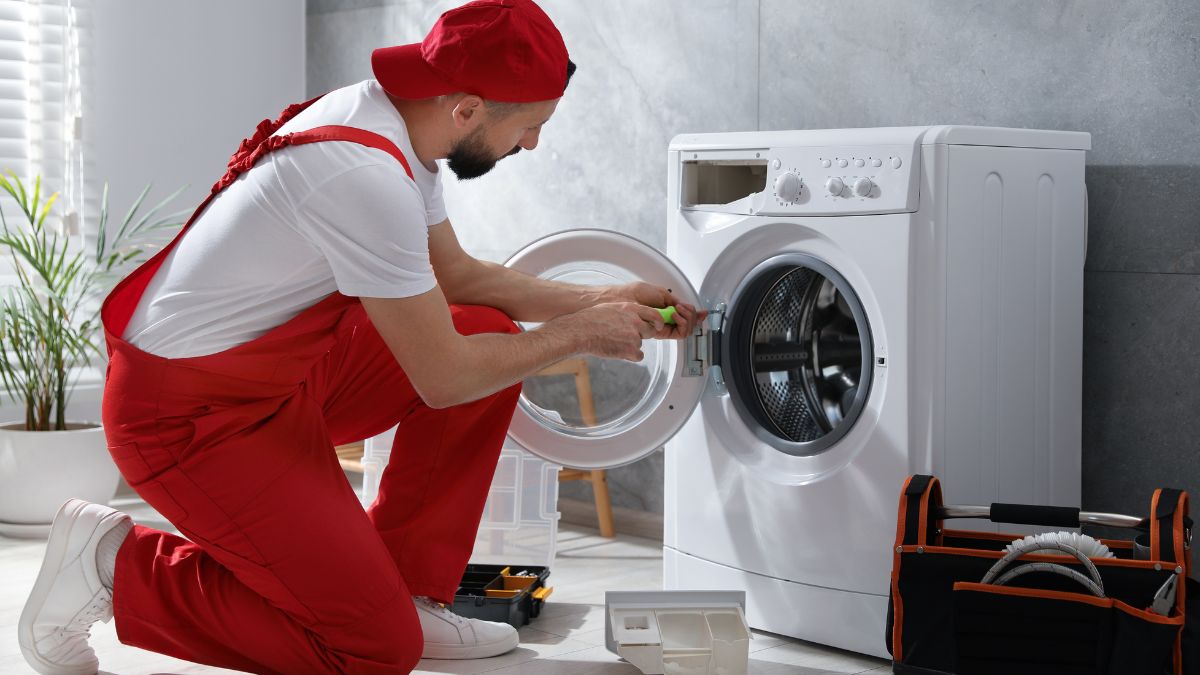 Vì sao cần tháo vệ sinh máy giặt cửa ngang định kỳ?