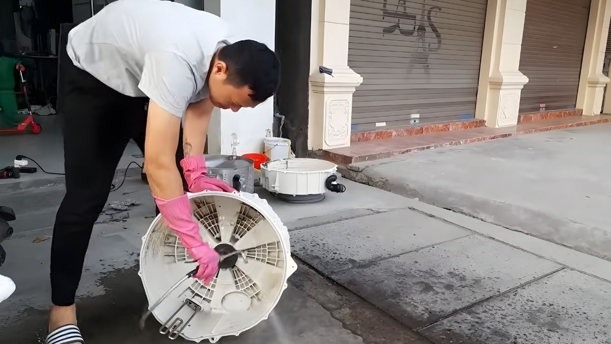 Vệ sinh gioăng, lồng và bộ lọc xả