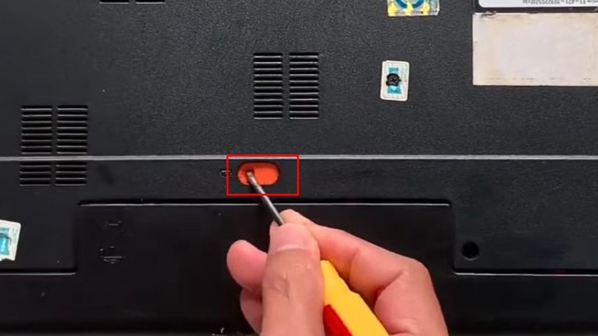 Các dòng Acer khác: pin rời và pin trong