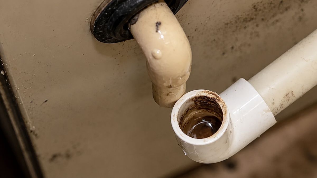 Nguyên nhân khiến cục nóng máy lạnh bị chảy nước