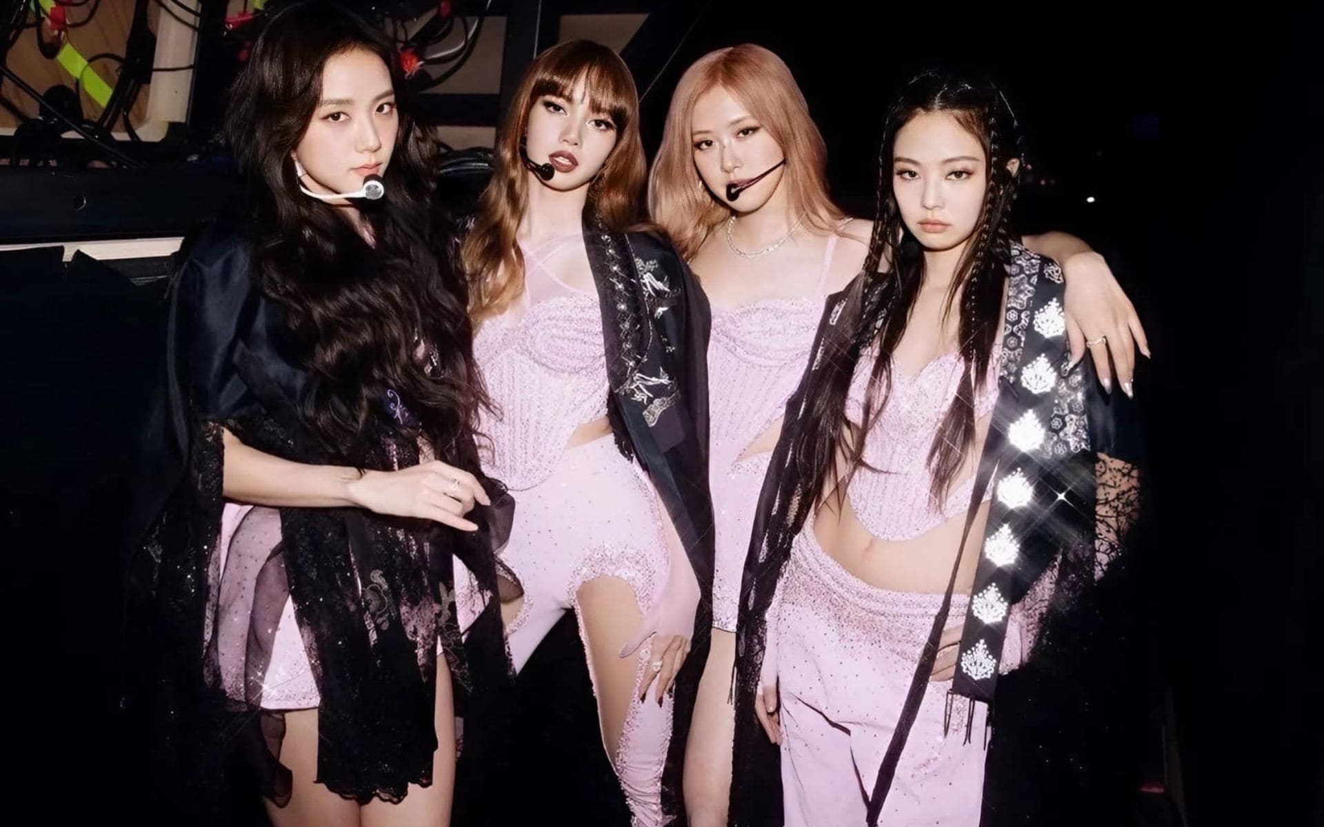 Hình nền BLACKPINK Coachella tone hồng đen