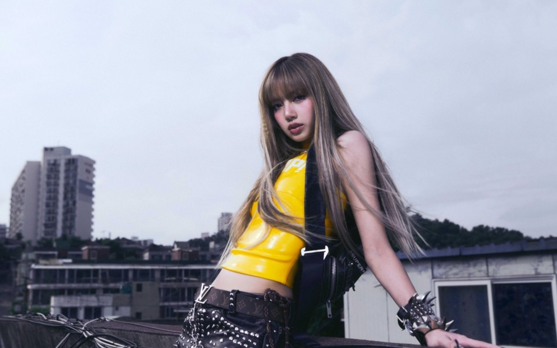 Hình nền Lisa BLACKPINK Jump