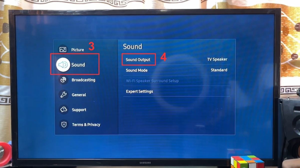 Chọn mục Sound, tiếp tục truy cập Sound Output
