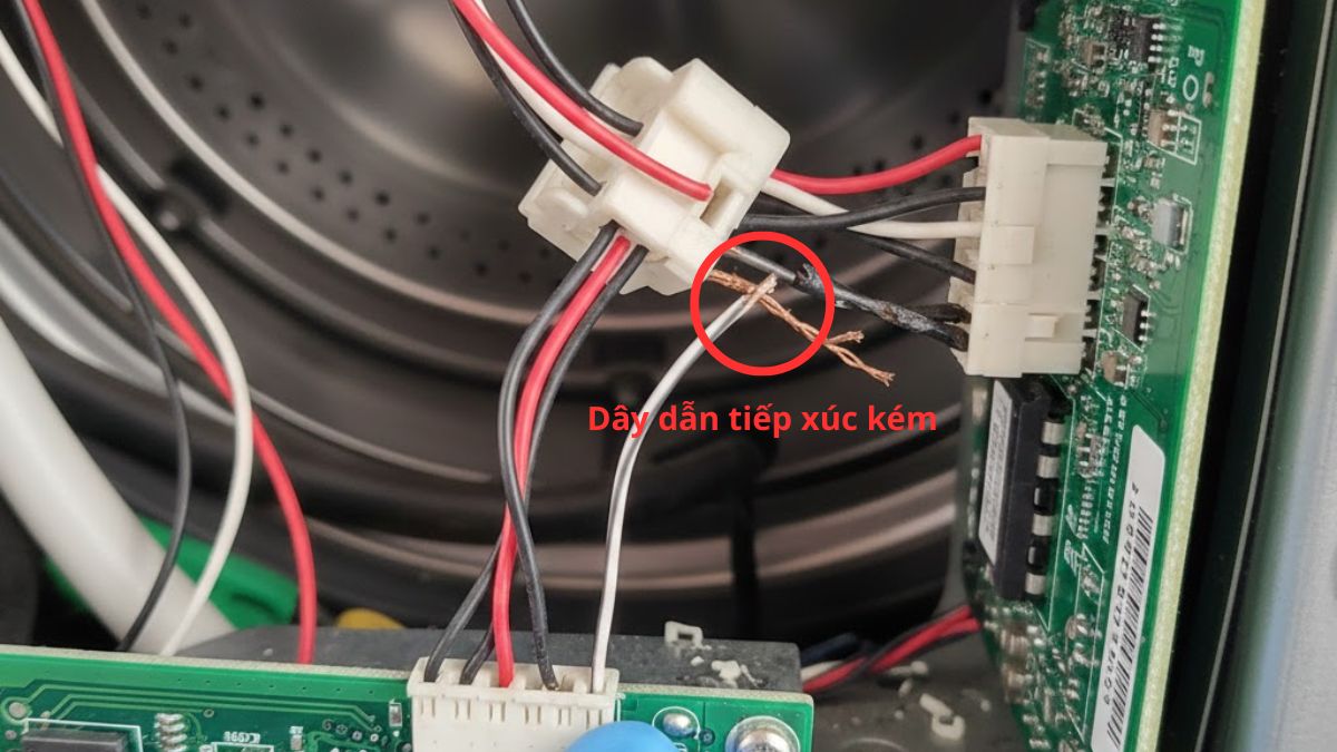 Dây kết nối từ cửa đến bo mạch gặp sự cố