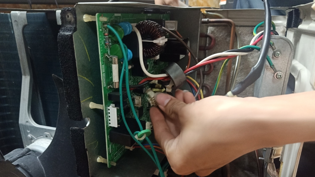 Chi phí và lưu ý khi sửa lỗi F93 máy lạnh Panasonic 