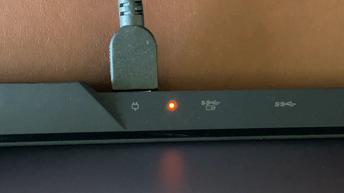 Nguyên nhân laptop Dell nháy đèn cam liên tục