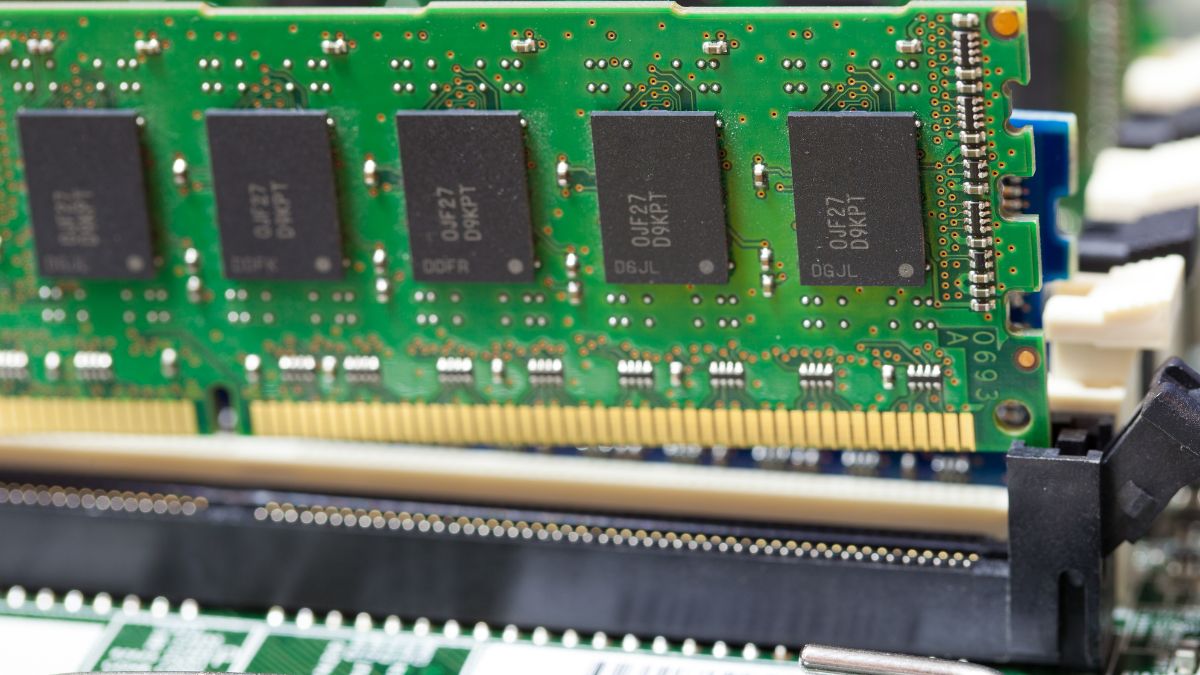 Chọn laptop theo RAM, ổ cứng SSD và màn hình