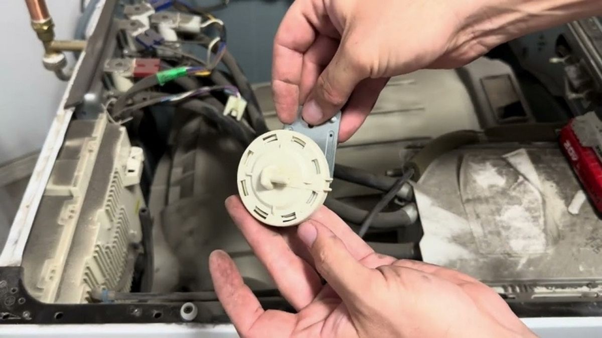 Phao áp lực bị bẩn hoặc hỏng