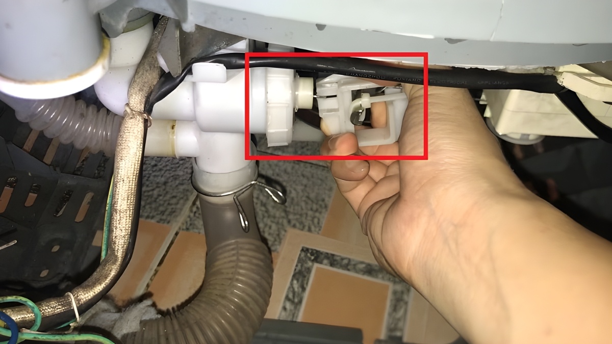 Bơm xả nước bị hỏng