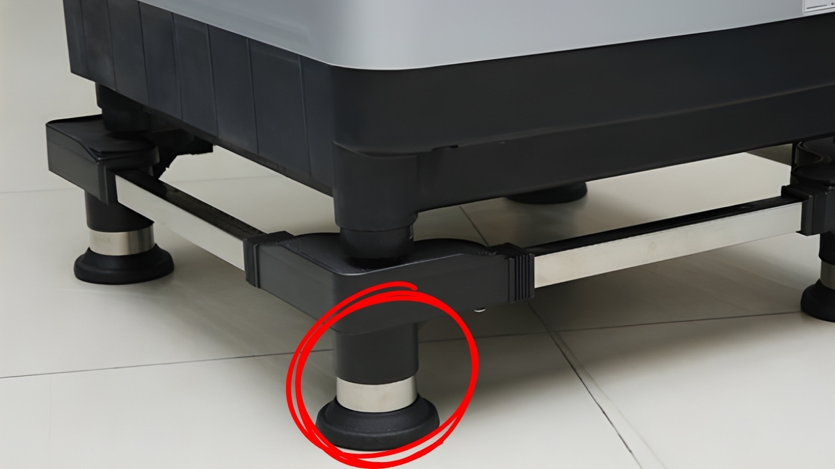 Chân đế máy giặt lỏng hoặc không điều chỉnh đúng mức