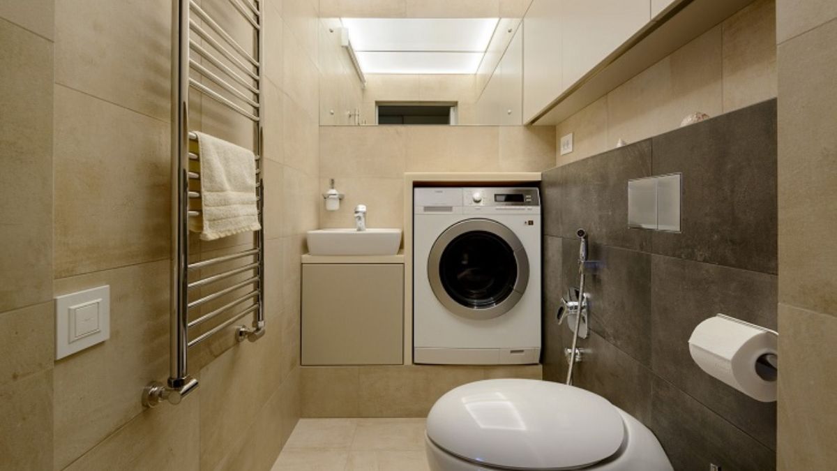 Tránh để máy giặt ở nơi ẩm ướt hoặc bụi bặm