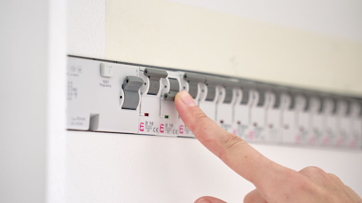 Cách xử lý lỗi E7 trên điều hòa Aqua Inverter