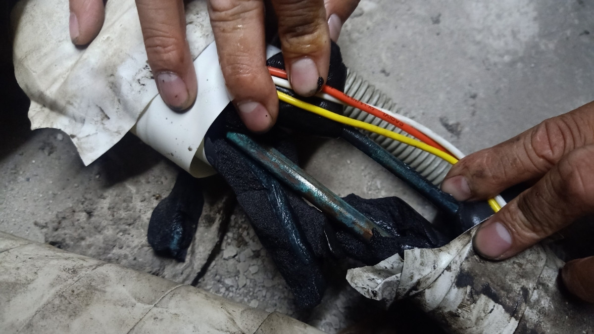 Ống đồng bị ăn mòn, nứt vỡ hoặc rung lắc kéo dài