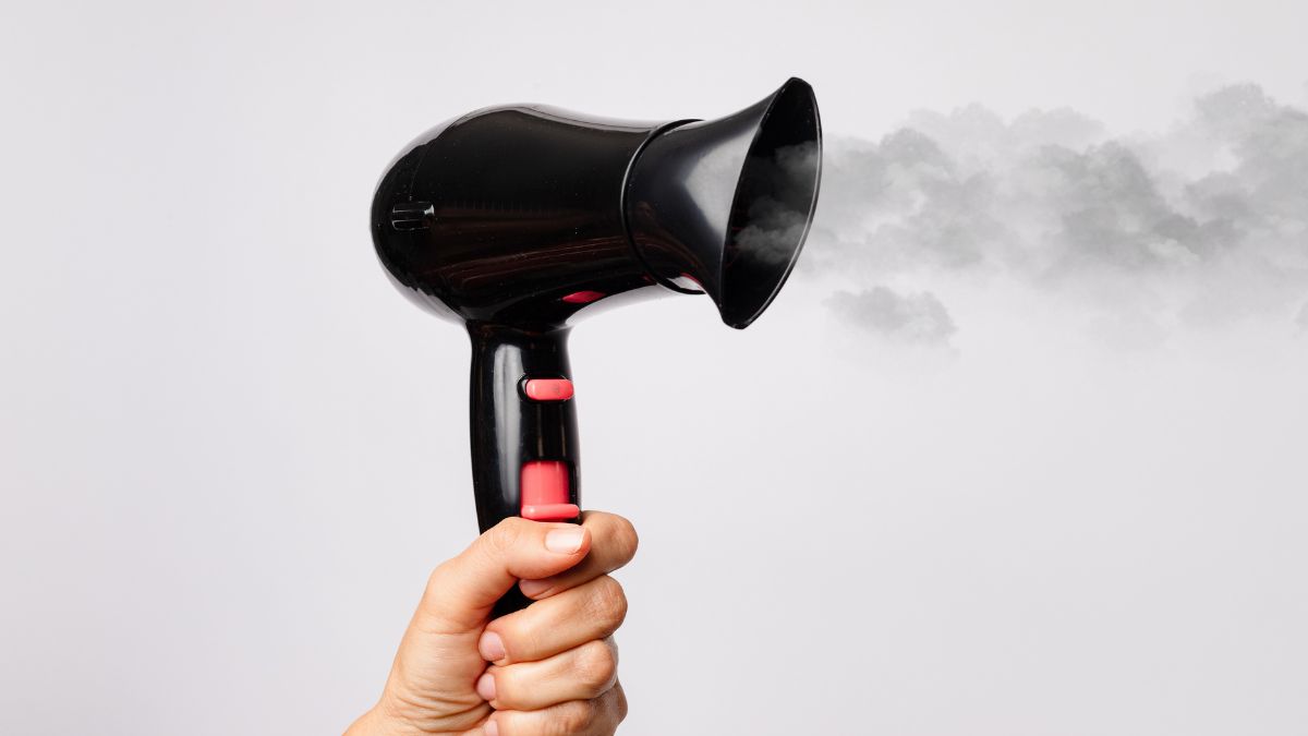 Kiểm tra dấu hiệu máy sấy tóc bị cháy