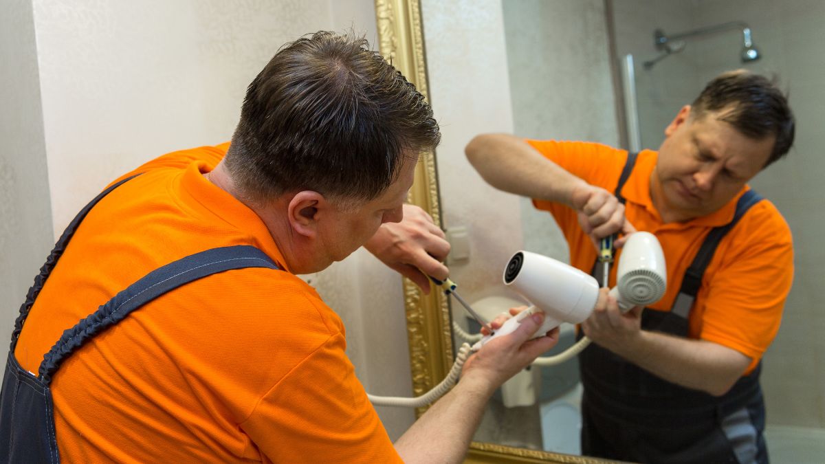 Máy sấy tóc bị cháy có sửa được không?