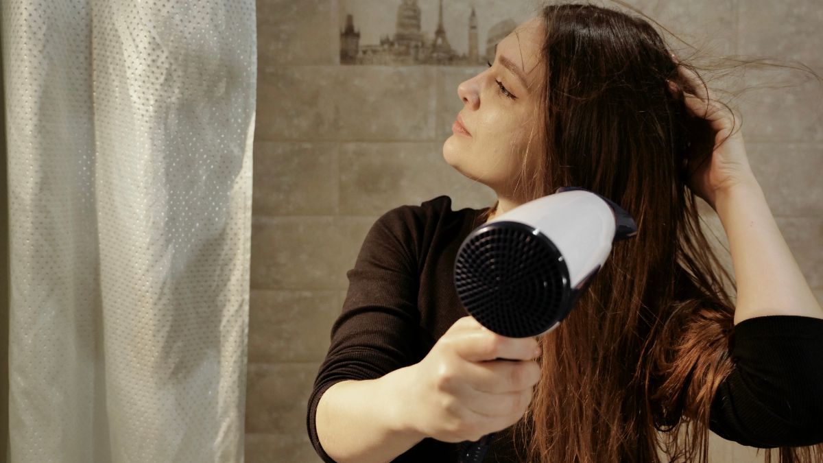 Có nên mua máy sấy tóc công suất lớn để tiết kiệm điện không?