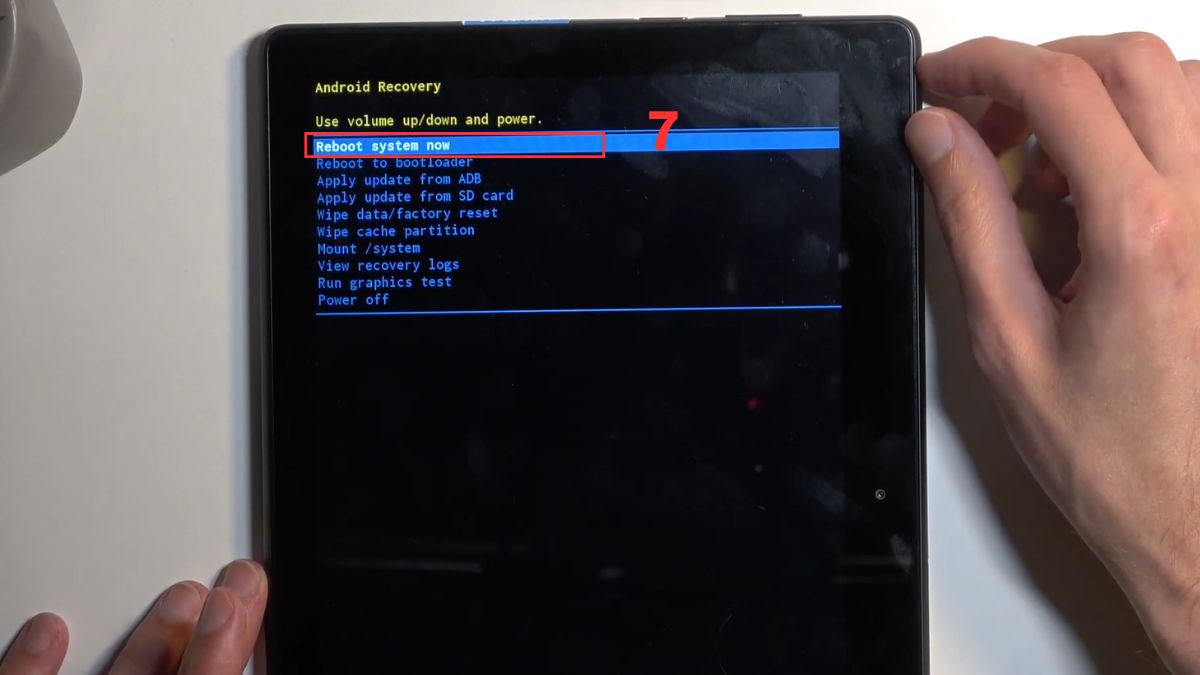 Chọn Reboot system now