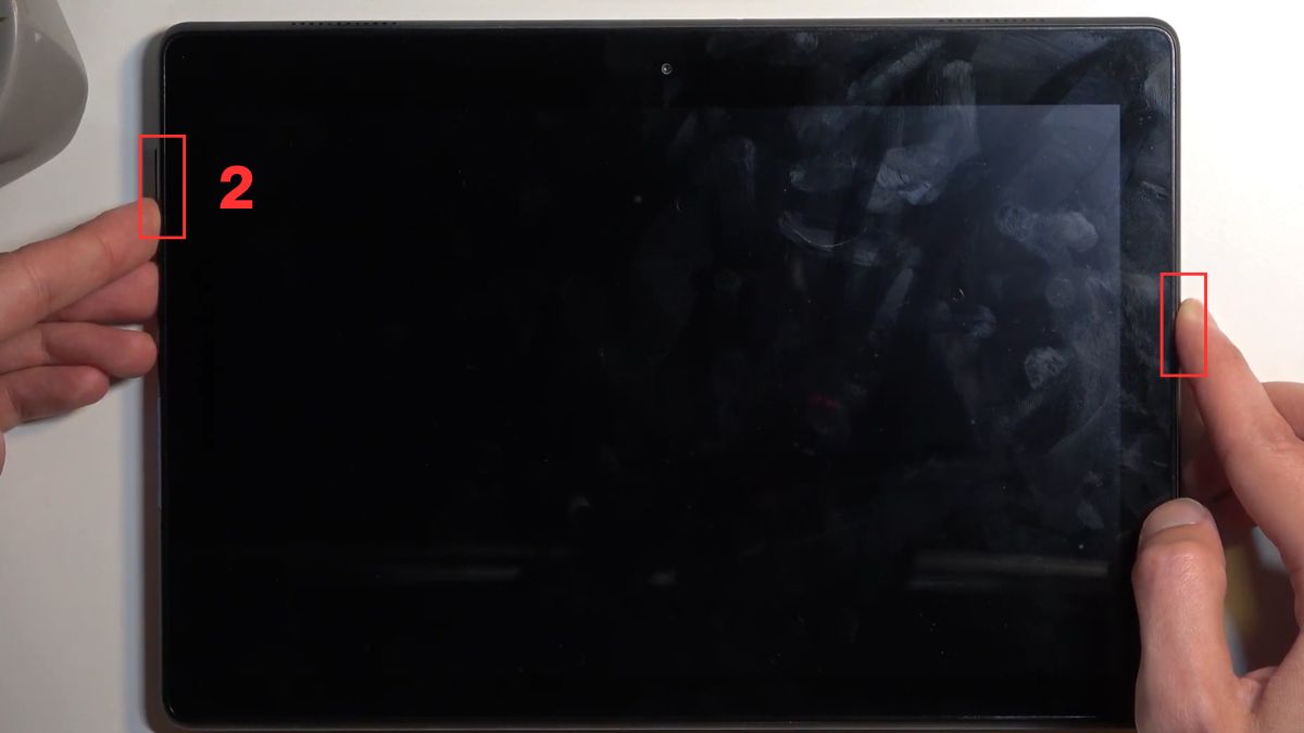 Nhấn giữ đồng thời Power và Volume Up