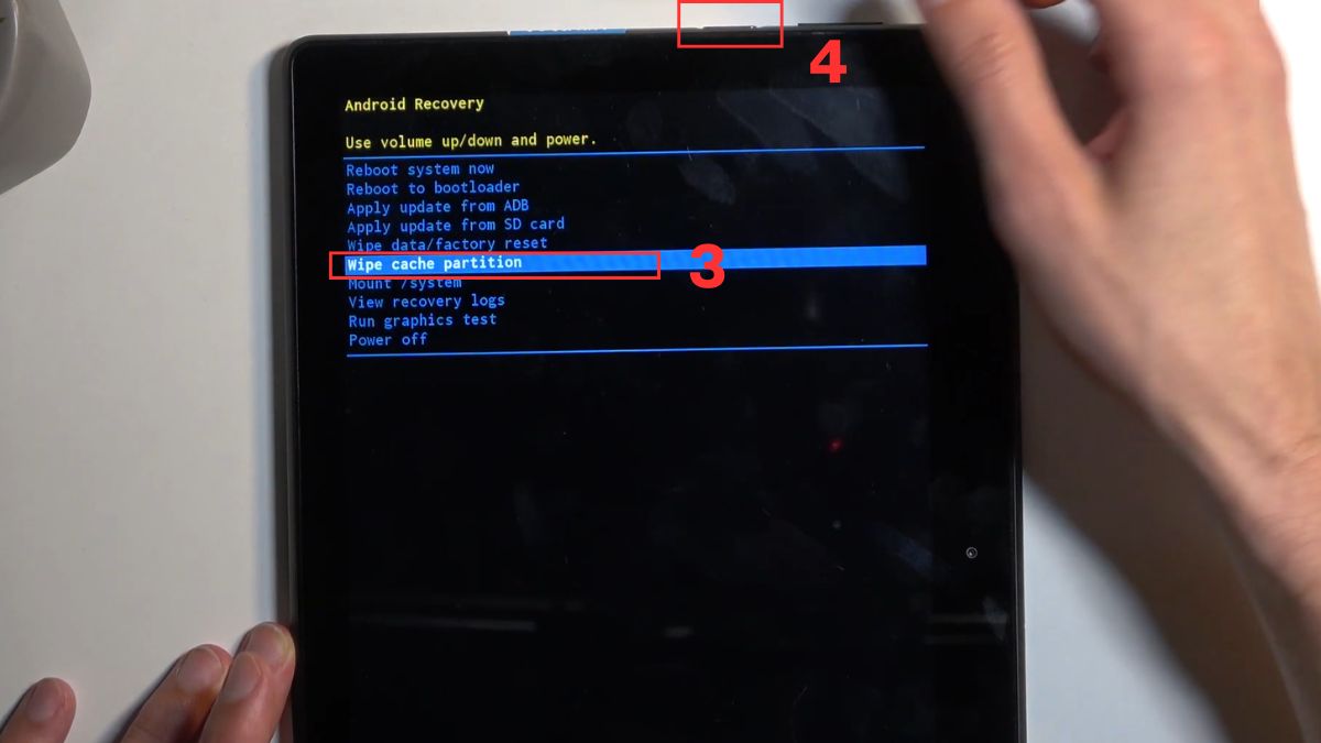 Chọn Wipe cache partition và nhấn Power