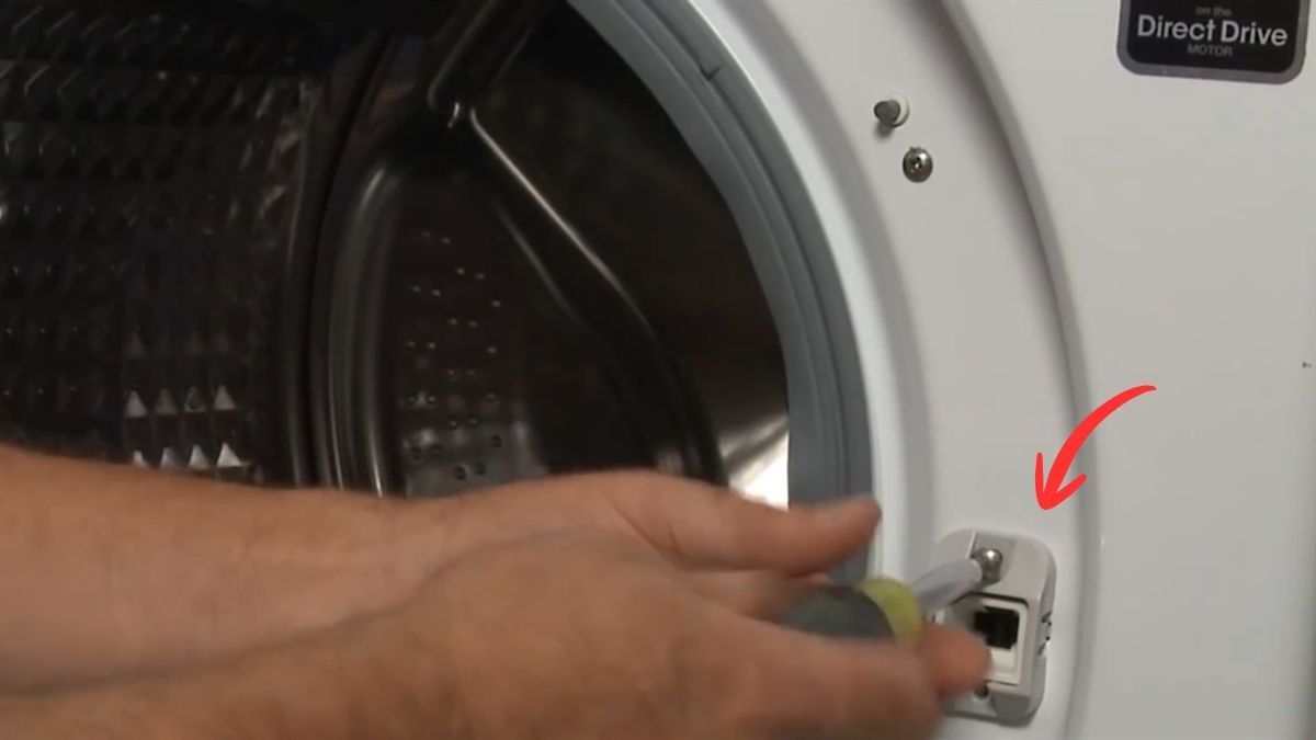 Công tắc cửa bị hỏng hoặc oxy hóa 