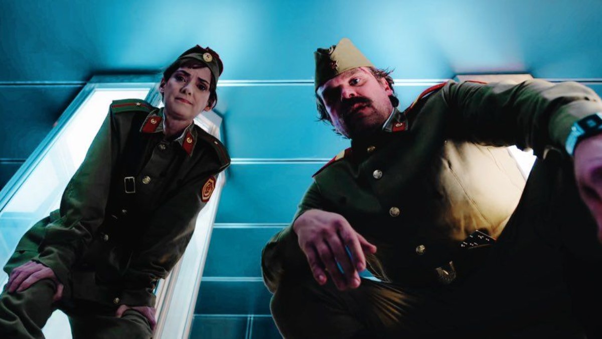 Jim Hopper và Joyce Byers - hai người lớn quan trọng nhất