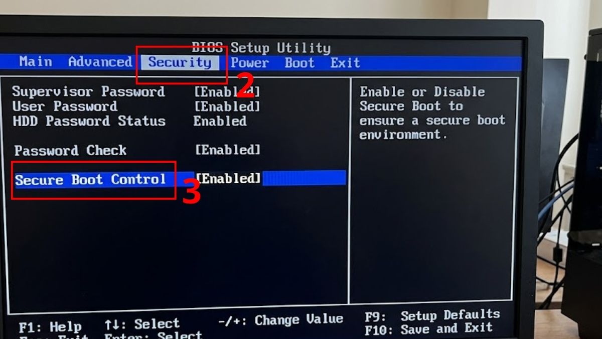 Tìm đến mục Secure Boot Control ở tab Security