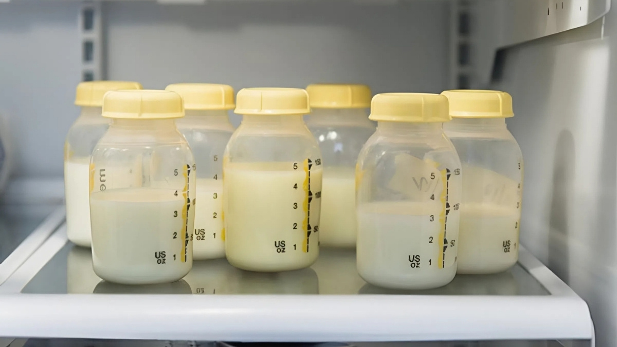 Sữa mẹ để ngăn mát tủ lạnh được bao lâu?