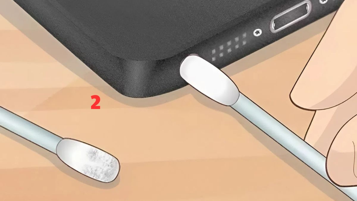 Sử dụng tăm bông hoặc khí nén để vệ sinh
