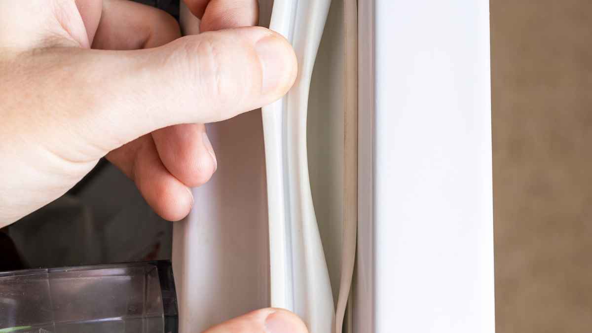 Cửa tủ lạnh đóng không kín hoặc ron cửa bị hỏng