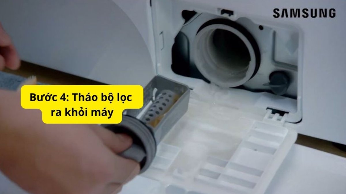 Tháo bộ lọc ra khỏi máy