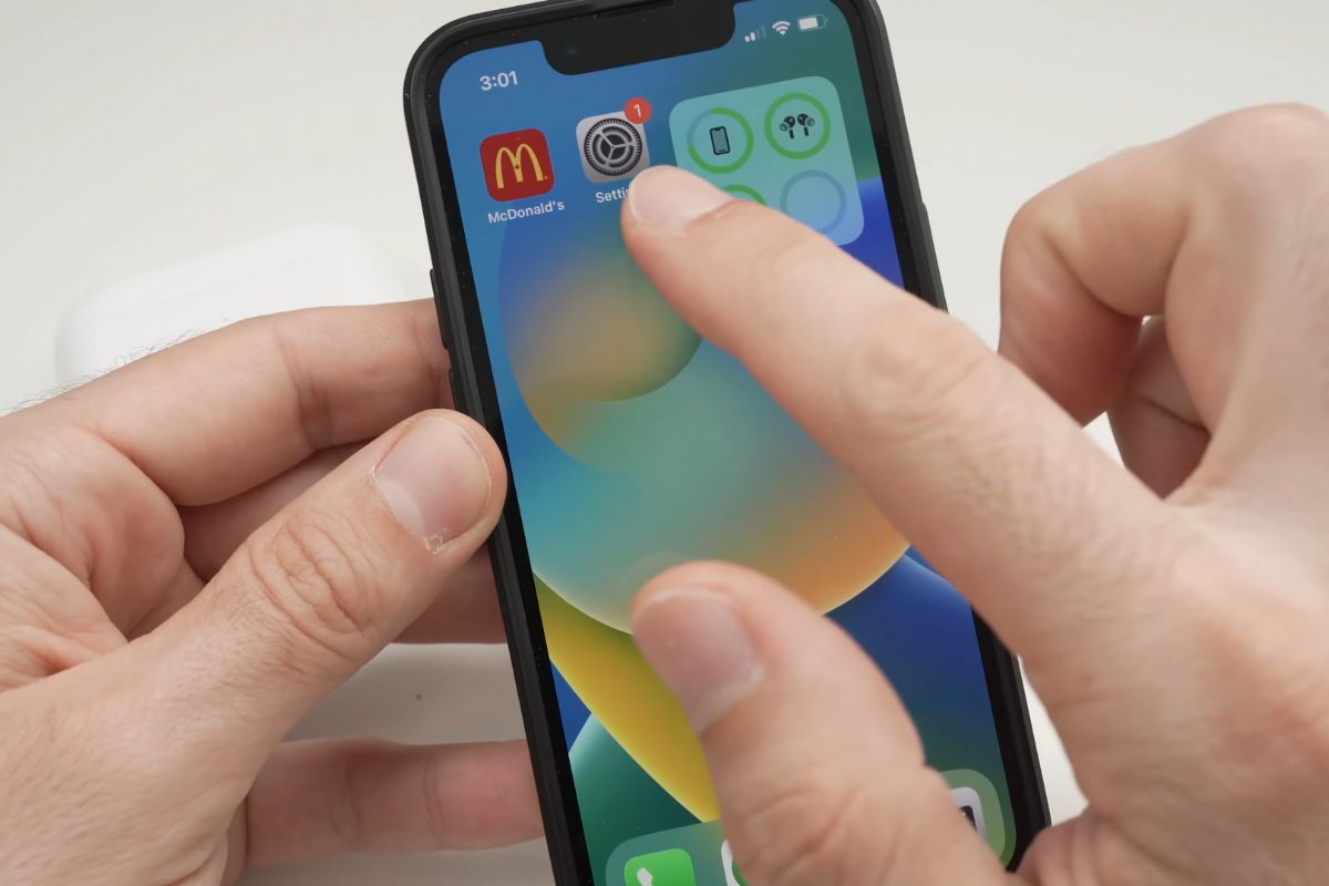 Mở ứng dụng Cài đặt trên iPhone